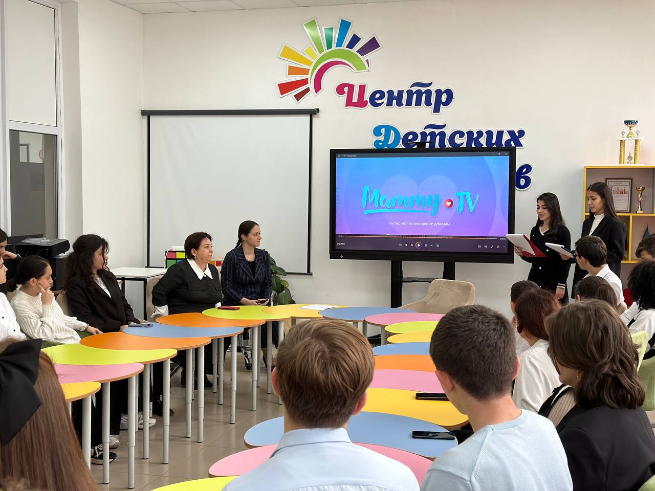 В МБОУ "Гимназия №4 г. Усть-Джегуты" прошла встреча учащихся с Уполномоченным по правам ребенка в Карачаево-Черкесской Республике