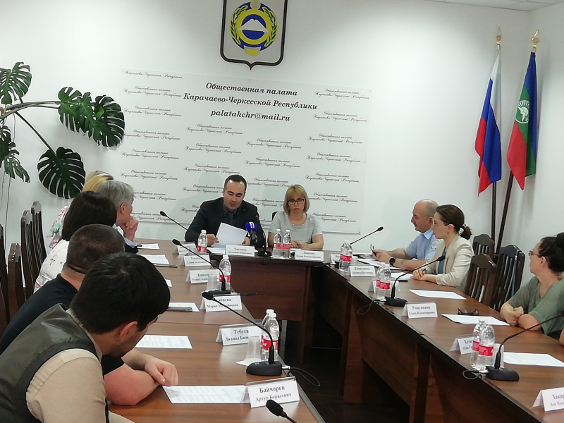 17 июня 2021 года Уполномоченный по правам ребенка в Карачаево-Черкесской Республике приняла участие в работе «круглого стола» по вопросу «Обеспечение безопасности дорожного движения и снижения смертности на дорогах КЧР», организованного Общественной пала