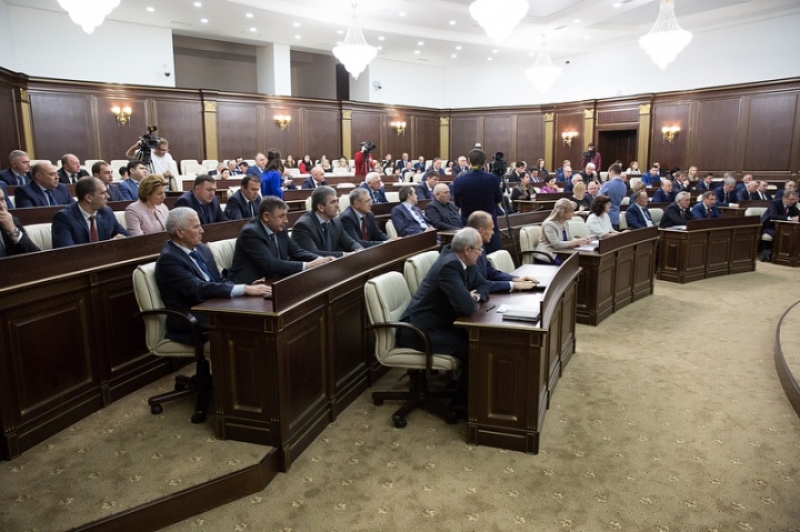 Возобновлены денежные выплаты многодетным семьям республики