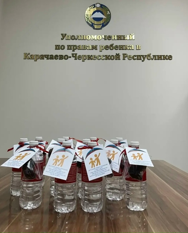 Раздача  фиников и питьевой  воды постящимся жителям и гостям республики, находящимся в пути.Совместный ифтар.