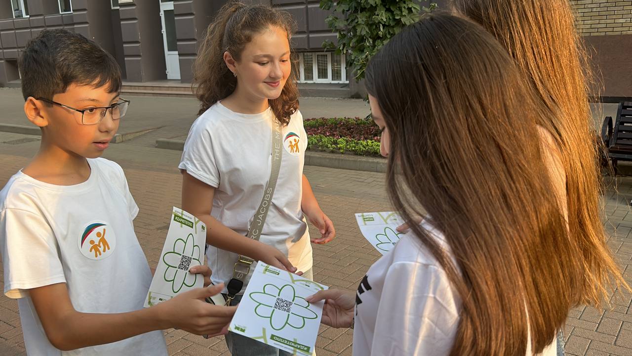 В Черкесске прошла акция "Дарю тепло", посвященная теме благотворительности и волонтерства