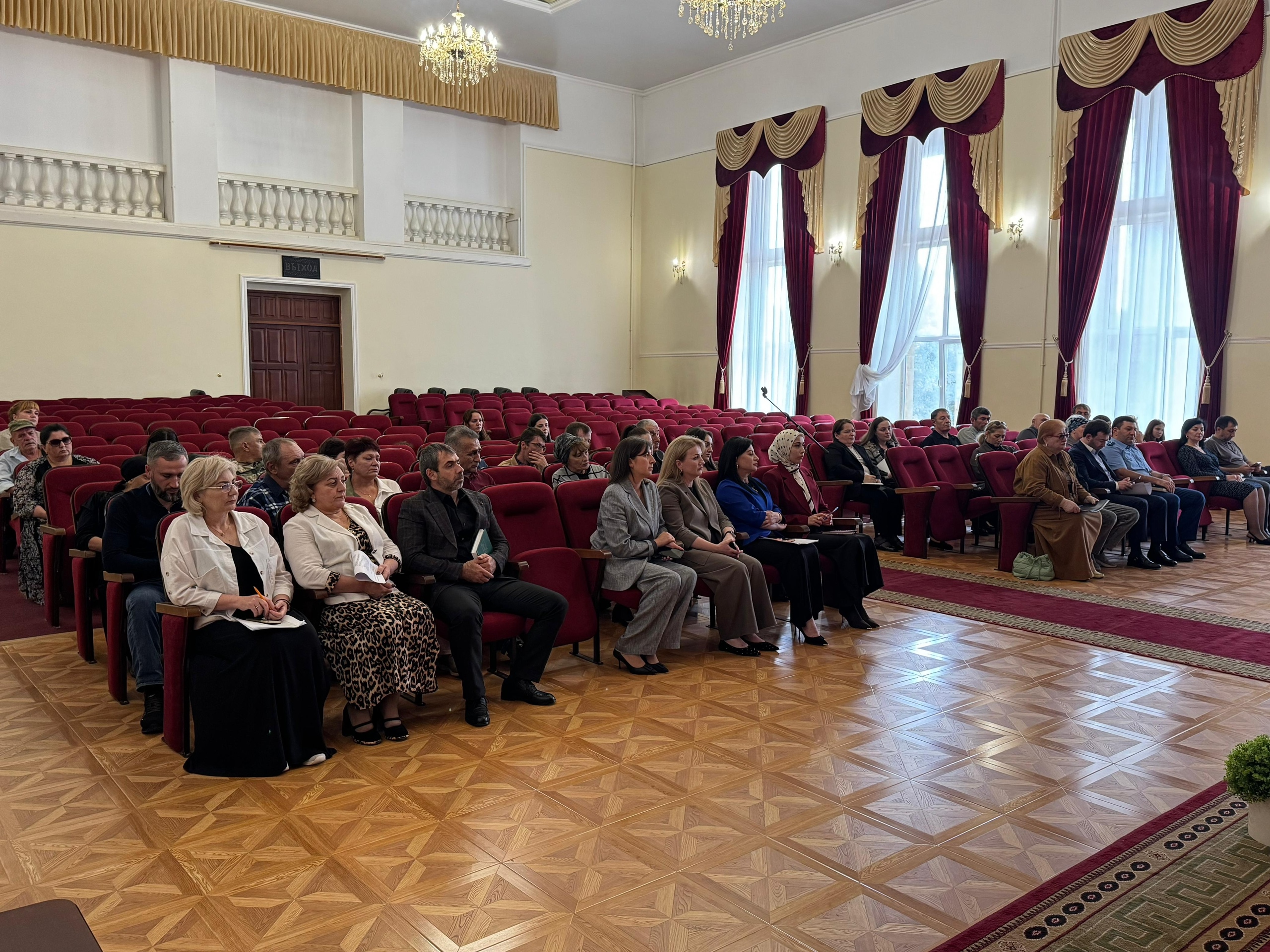 Уполномоченный по правам ребенка в Карачаево-Черкесской Республике Алакаева Мария Юрьевна приняла участие во встрече с семьями участников специальной военной операции