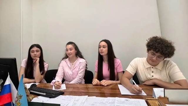 Активисты Детского общественного совета при Уполномоченном по правам ребенка в Карачаево-Черкесской Республике приняли участие в совещании в формате ВКС под председательством руководителя сектора «Согласие» Федерального ДОС Егора Герасимчука. 