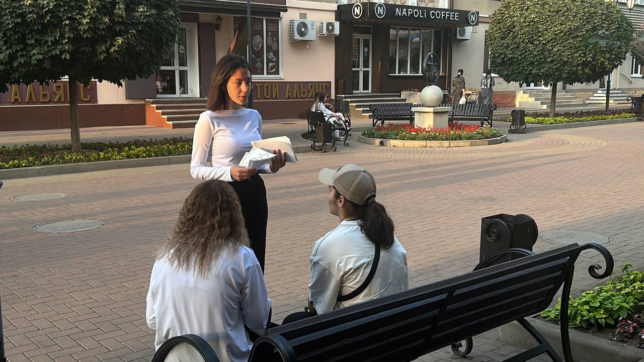 В Карачаево-Черкессии прошла акция "Дарю тепло", посвященная теме благотворительности и волонтерства