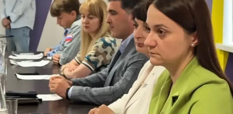 Уполномоченный по правам ребенка в Карачаево-Черкесской Республике Алакаева Мария Юрьевна стала участником заседания Республиканского координационного совета при Главе Карачаево-Черкесской Республики по вопросам взаимодействия с Движением Первых