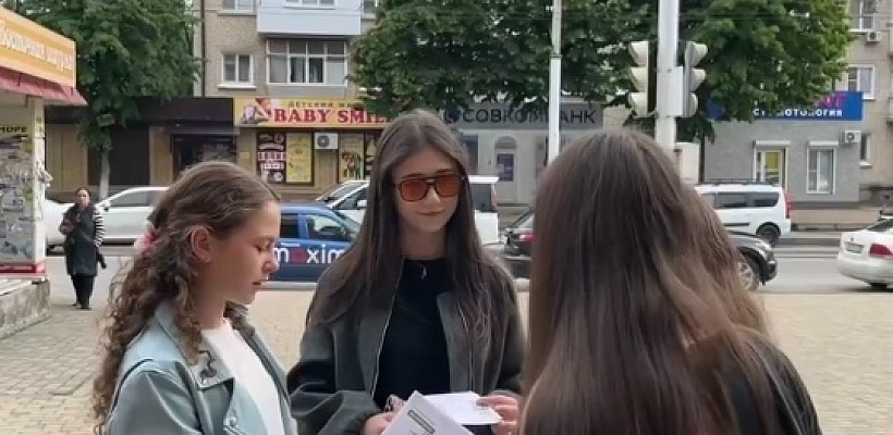 Детский общественный совет при Уполномоченном по правам ребенка в Карачаево-Черкесской Республике провел акцию #ДарюТепло ко Дню защиты детей.